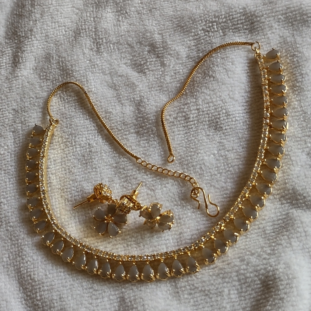 Women's Necklace Set